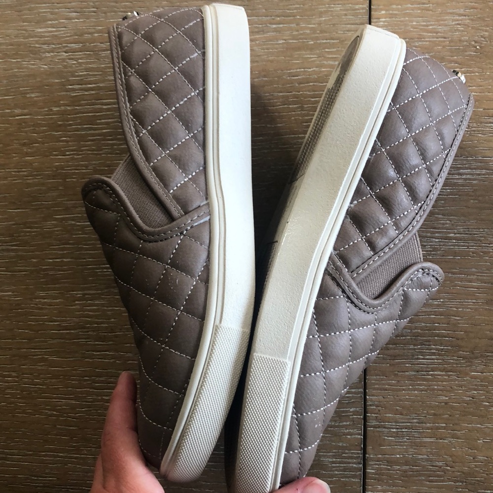 Steve Madden Ecentrcq Quilted slip ons - Picture 2 of 4